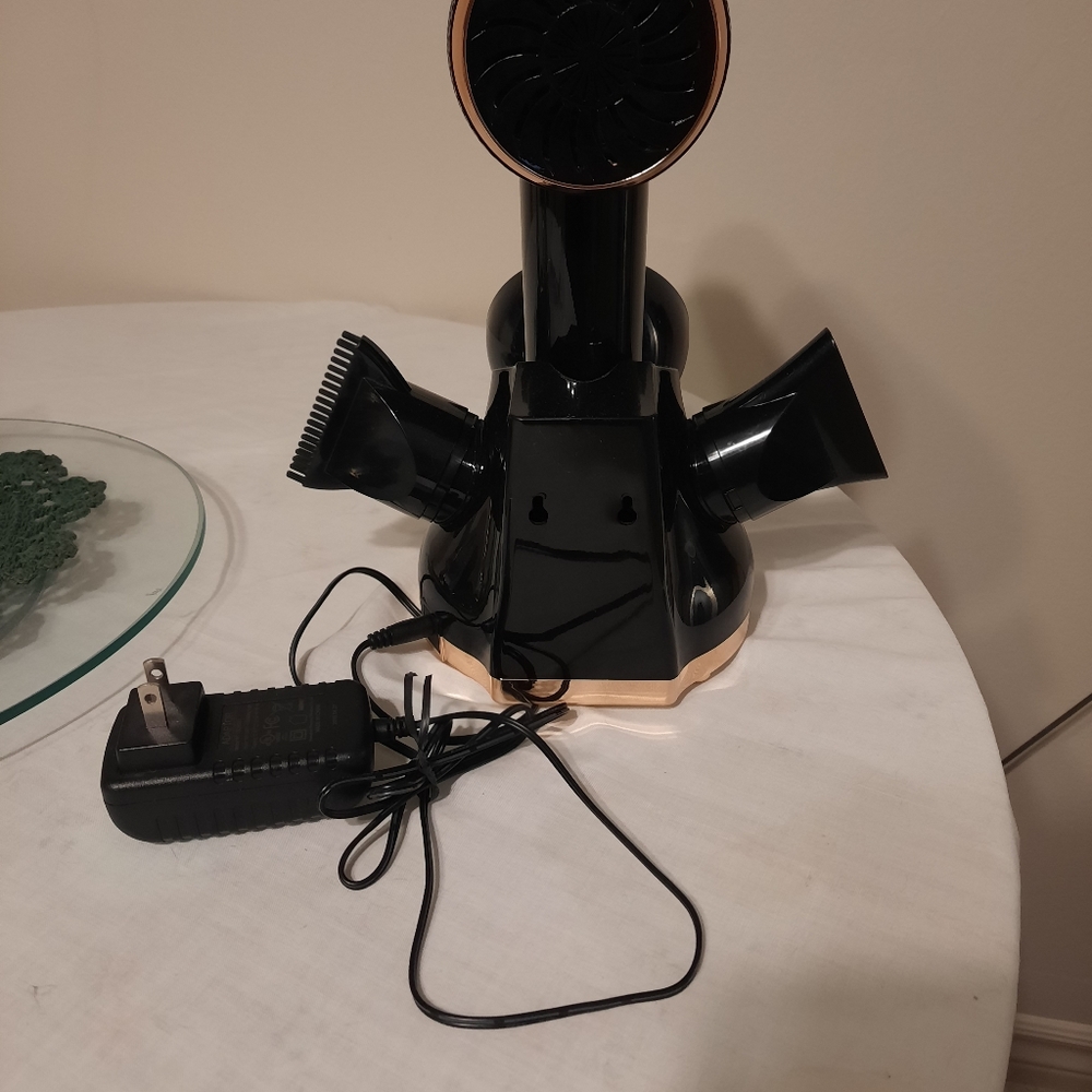 Cordless hair dryer